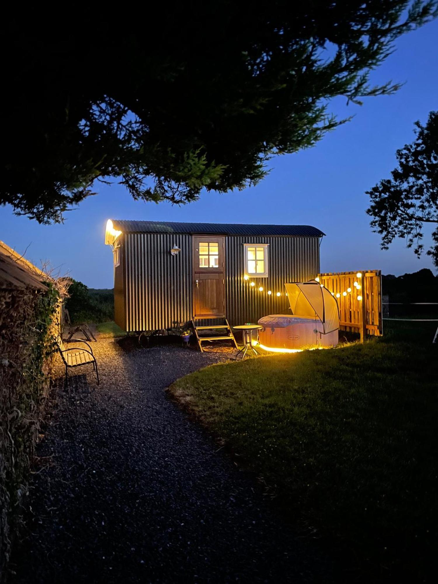 Sheelin Huts Blue, Hot-Tub Available From 1St April Until 1St November Villa Cavan Dış mekan fotoğraf